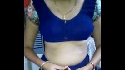 Desi caldo :Moglie: stripping Blu saree Completa nudo - indianhiddencamscom - 58 sec hd