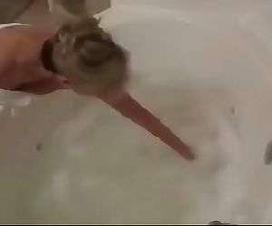 Milf für  Arschloch seine Stiefmutter Fragt für helfen in die Bad aber er bevorzugt zu ficken Ihr 13 min