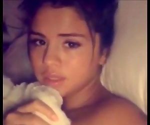 Selena Gomez Gefilmt selbst reiben pussy - cakezonlytumblrcom - 31 sec