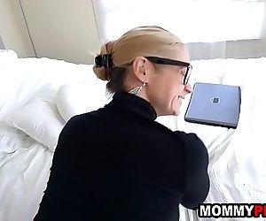 Big ass blonde milf discovers her son watches stepmom porn 7 min 720p