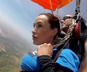 คน ข่าว @ เซ็กส์ skydiving กับ ลิซ่า ann! พ้อยนต์ 2
