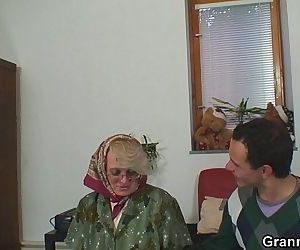 Old women gets her bald pussy slammed - 6 min HD